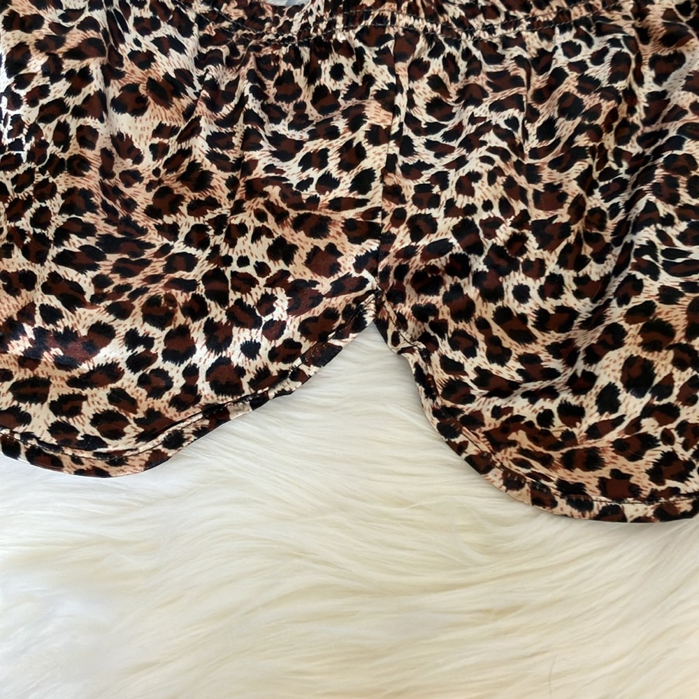 Like New!! Leopard Print Women's Sleepwear Set - Picture 6 of 7